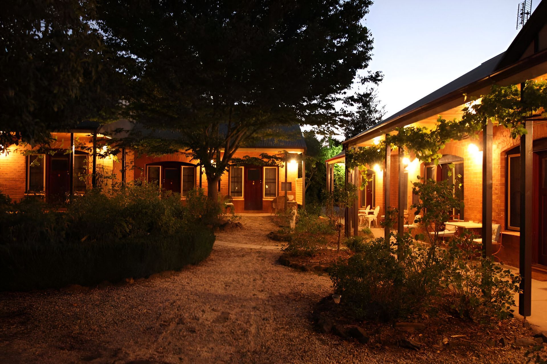 Exterior view of Quartz Reef Motel with verandah rooms and garden pathway